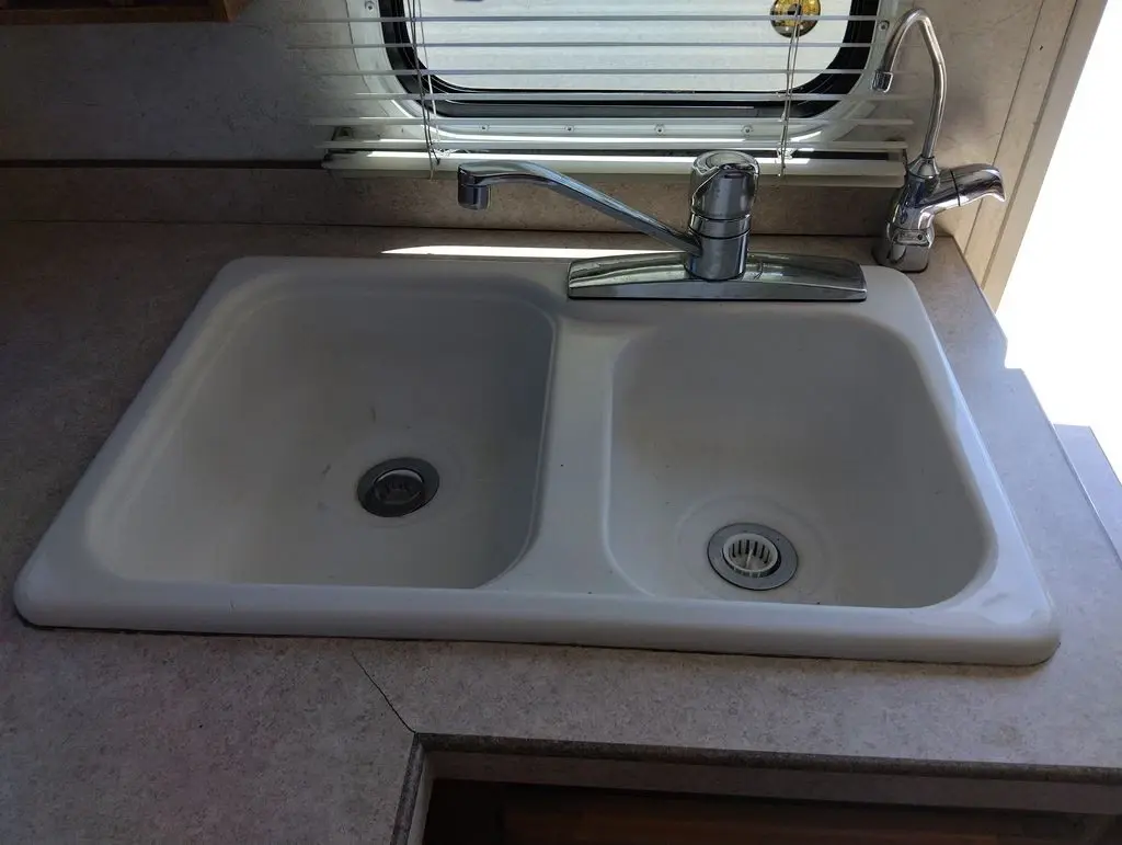 2005 Lance Lance Truck Camper