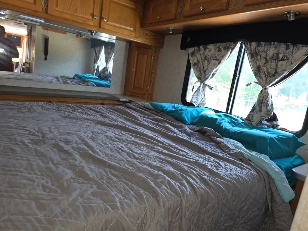 2006 Gulf Stream Crescendo Class A Motorhome