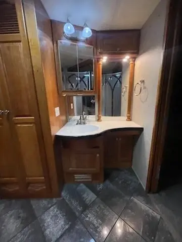 2006 Newmar Essex Motorized Class A