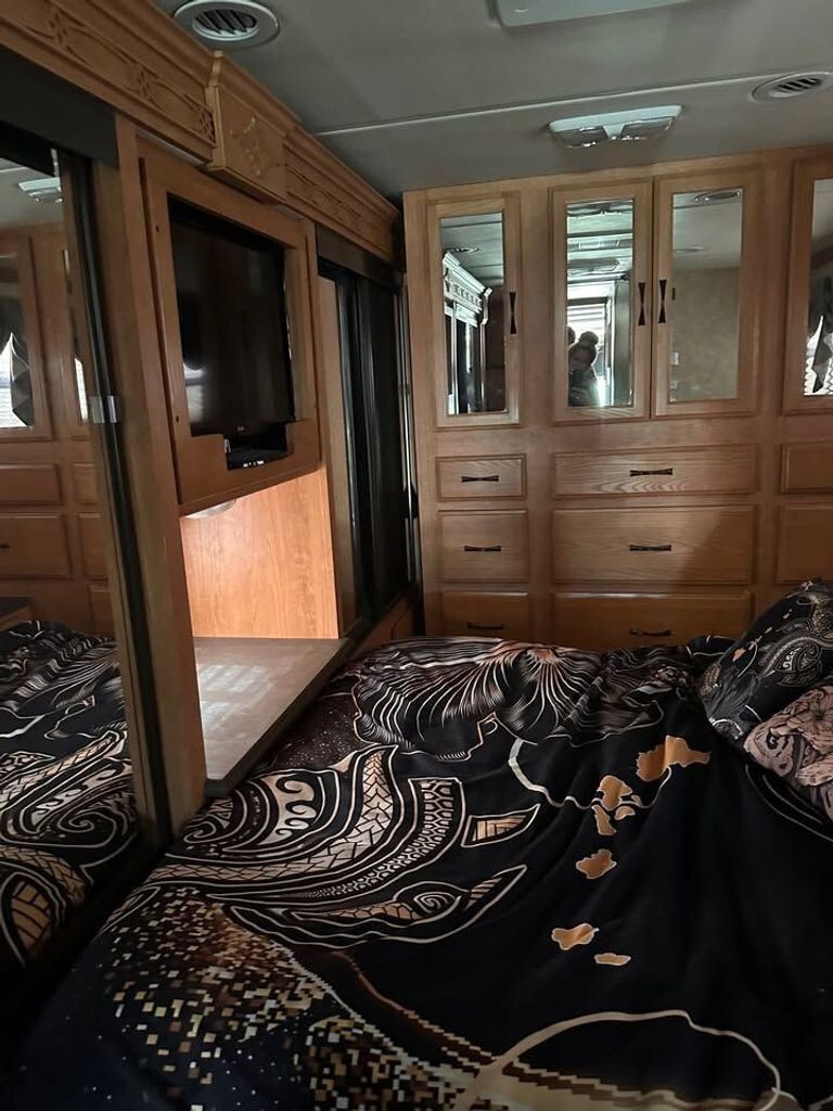 2008 Coachmen Cross Country Class A Motorhome