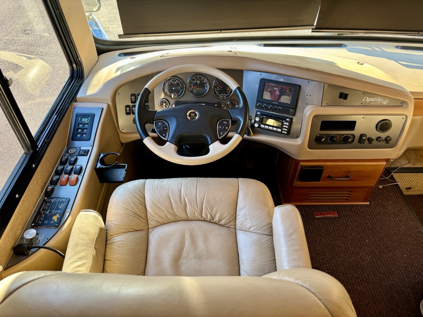 2008 Monaco Dynasty Squire IV