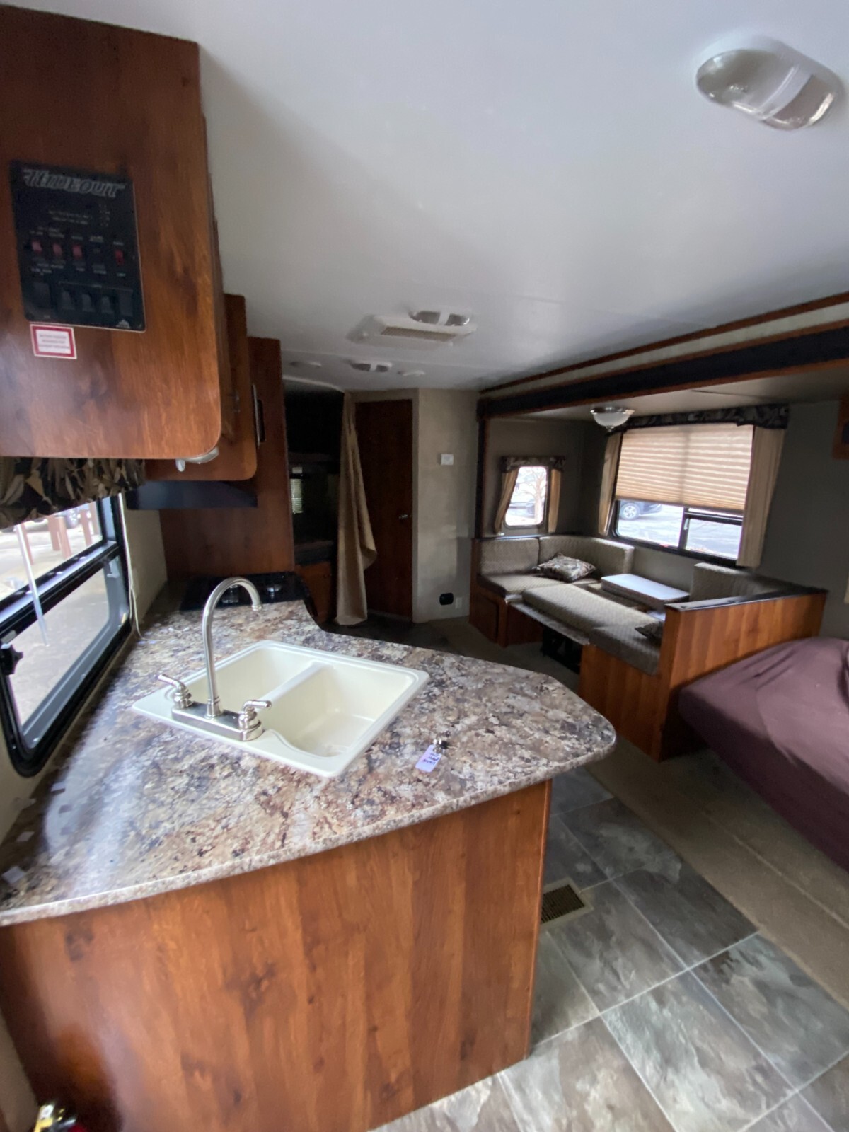 2015 Keystone Hideout 27 DBS Pull Behind