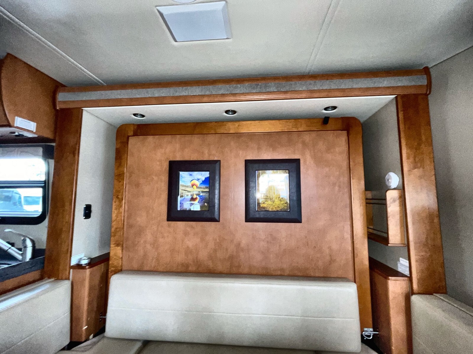 2015 Leisure Travel Vans Unity