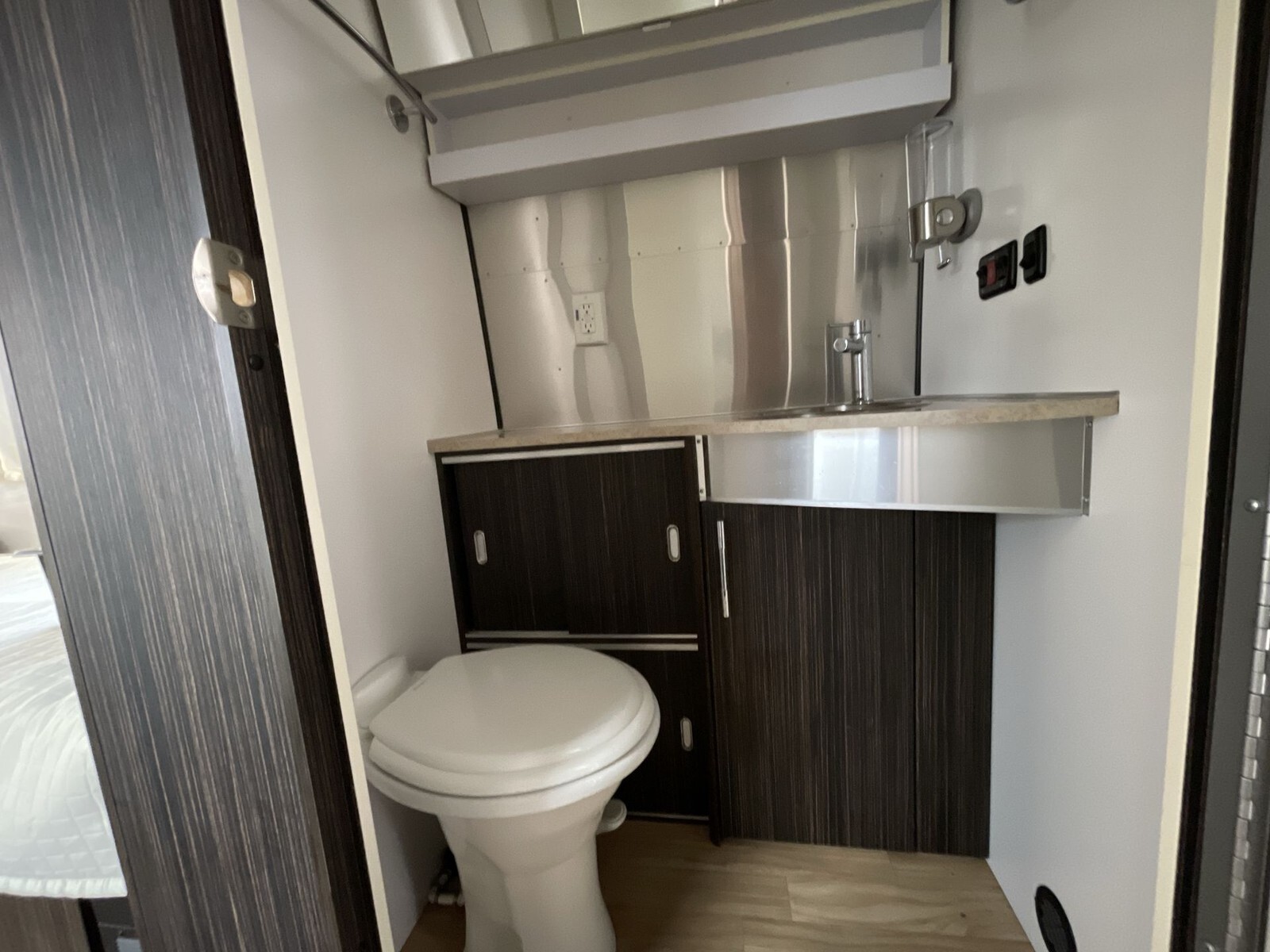 2017 Airstream International Signature
