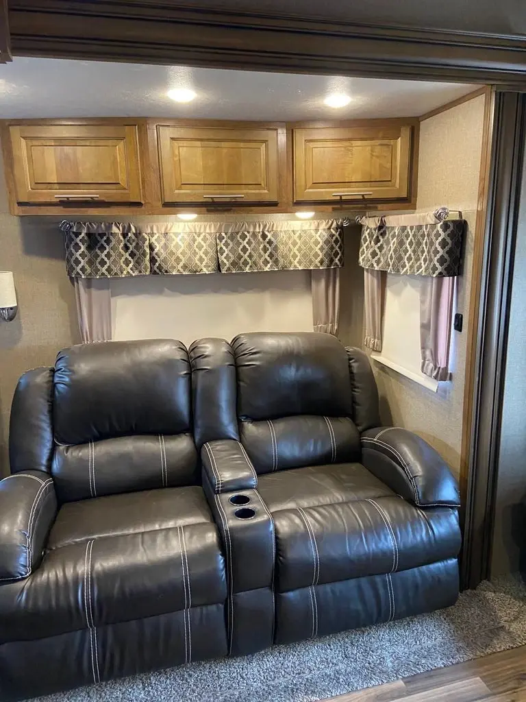 2017 Coachmen Brookstone Fifth Wheel