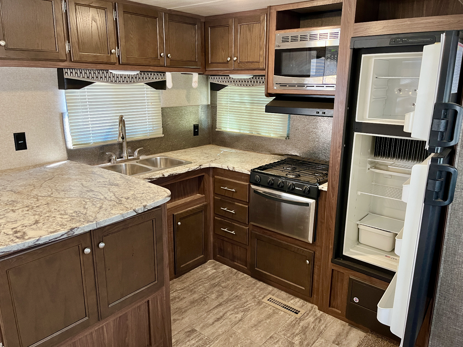 2017 Heartland Trail Runner 27RKS