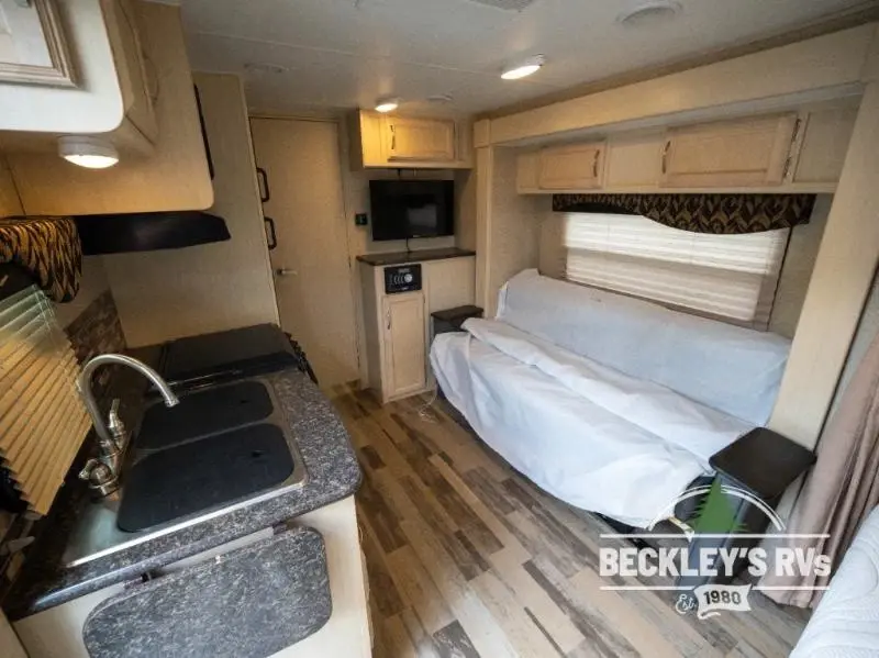 2017 Winnebago Micro Minnie Travel Trailer
