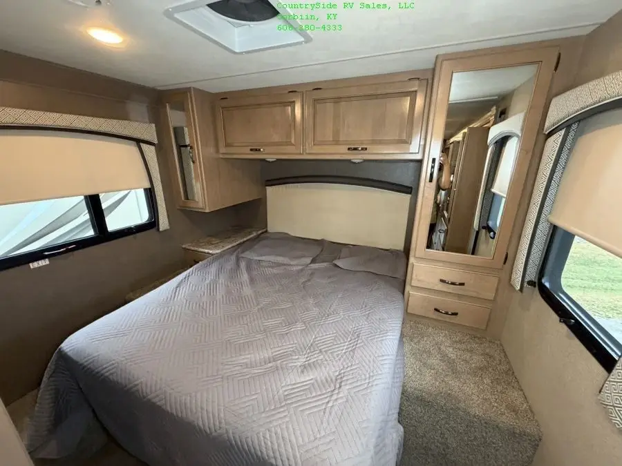 2018 Thor Chateau 31Y Class C