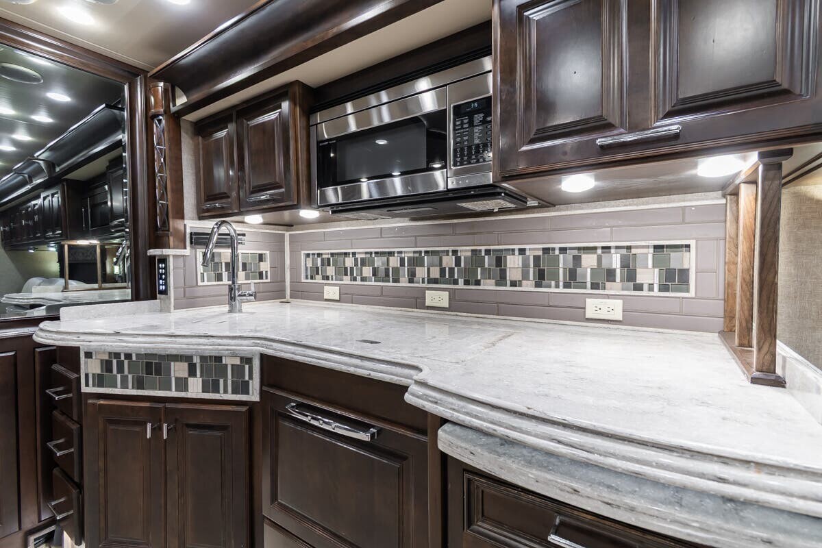 2018 Tiffin Motorhomes Allegro Bus