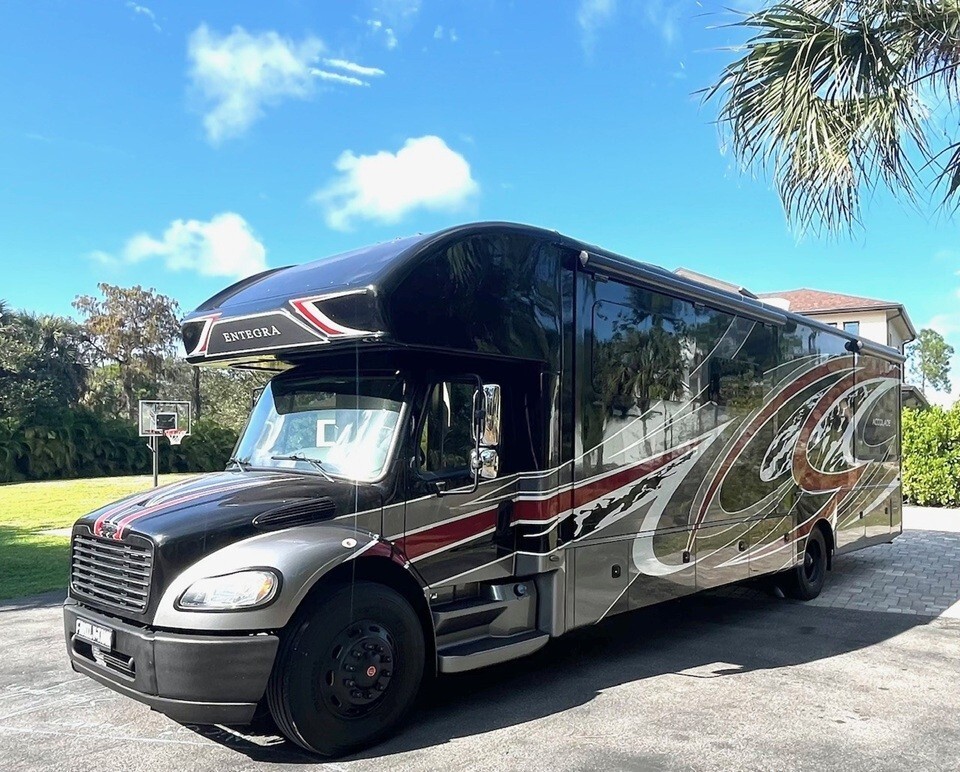 2020 Entegra ACCOLADE 37L SUPER C