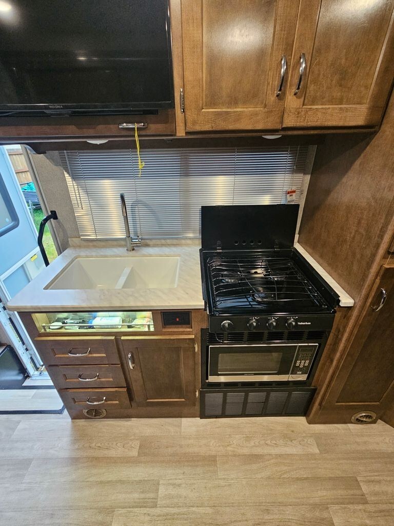 2020 Winnebago Porto Class C Motorhome