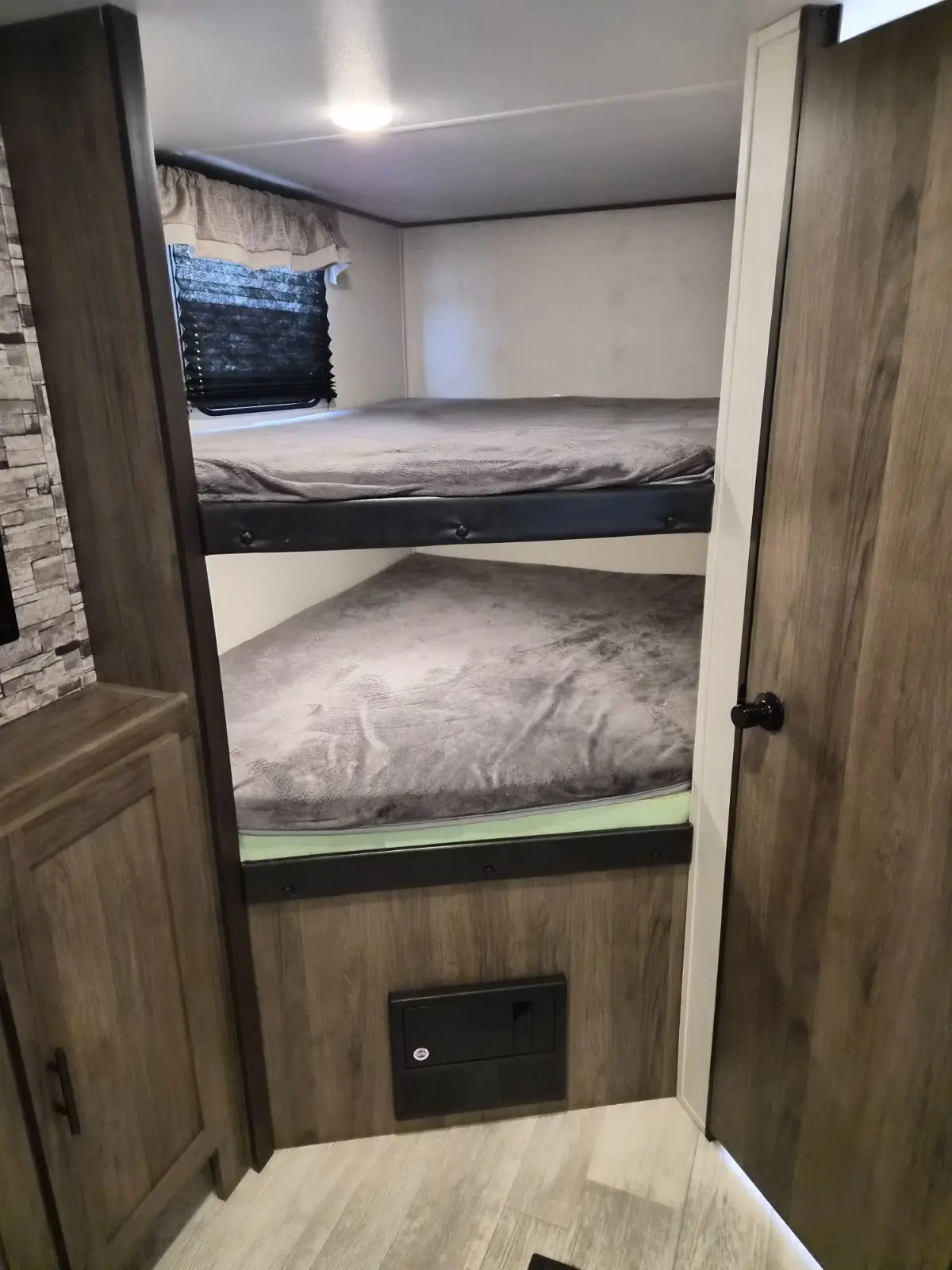 2021 Forest River Avenger LT 17FQS Travel Trailer