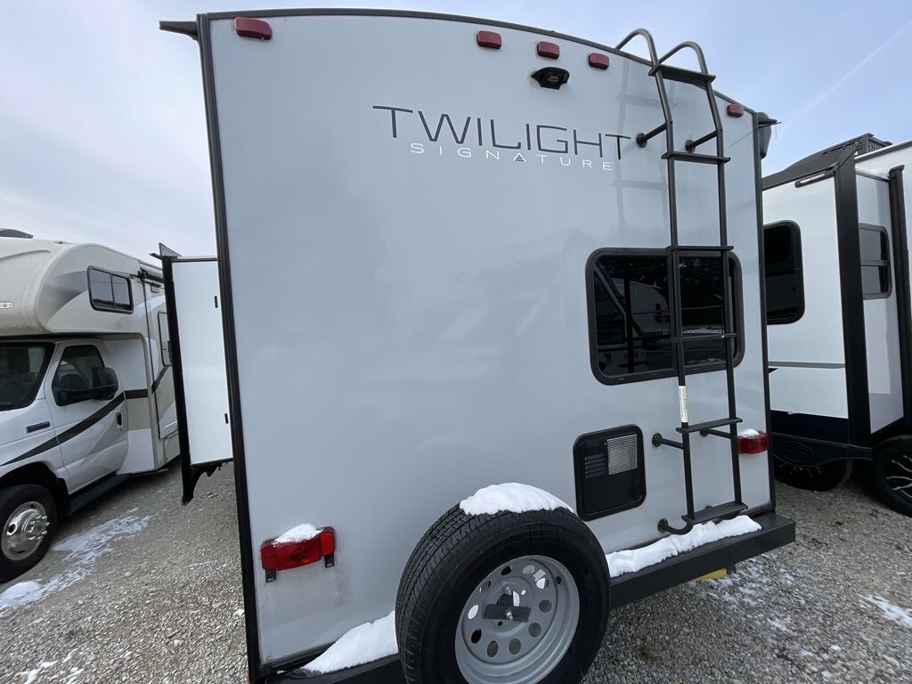 2021 Cruiser RV Twilight Signature