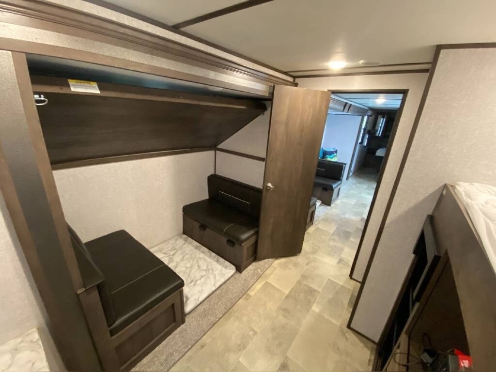 2021 Dutchmen Coleman Lantern Travel Trailer