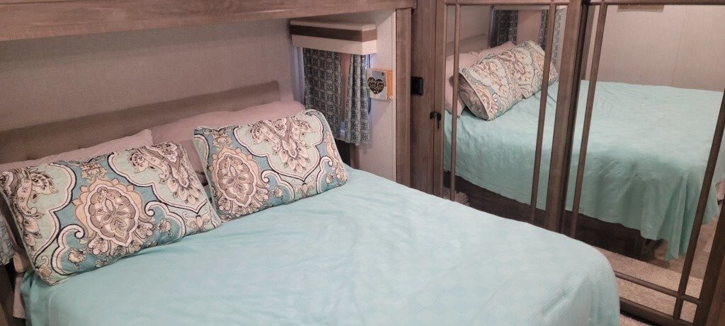 2022 Forest River Rockwood Ultra Lite FW Fifth Wheel