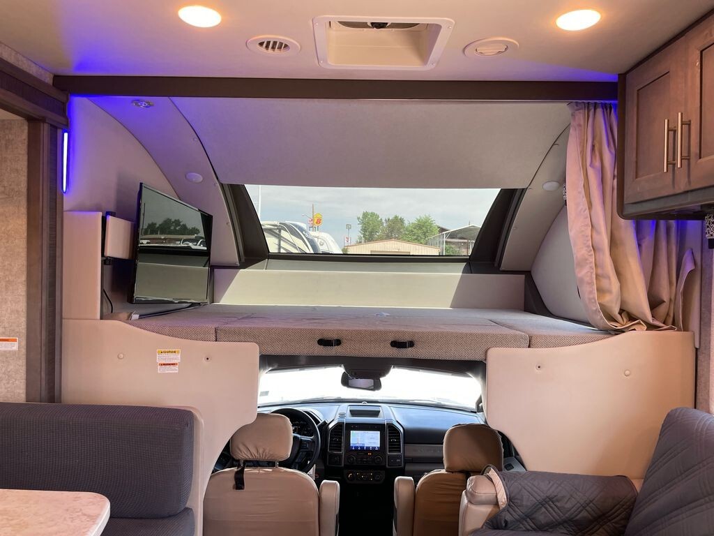 2022 Thor Motor Coach Magnitude