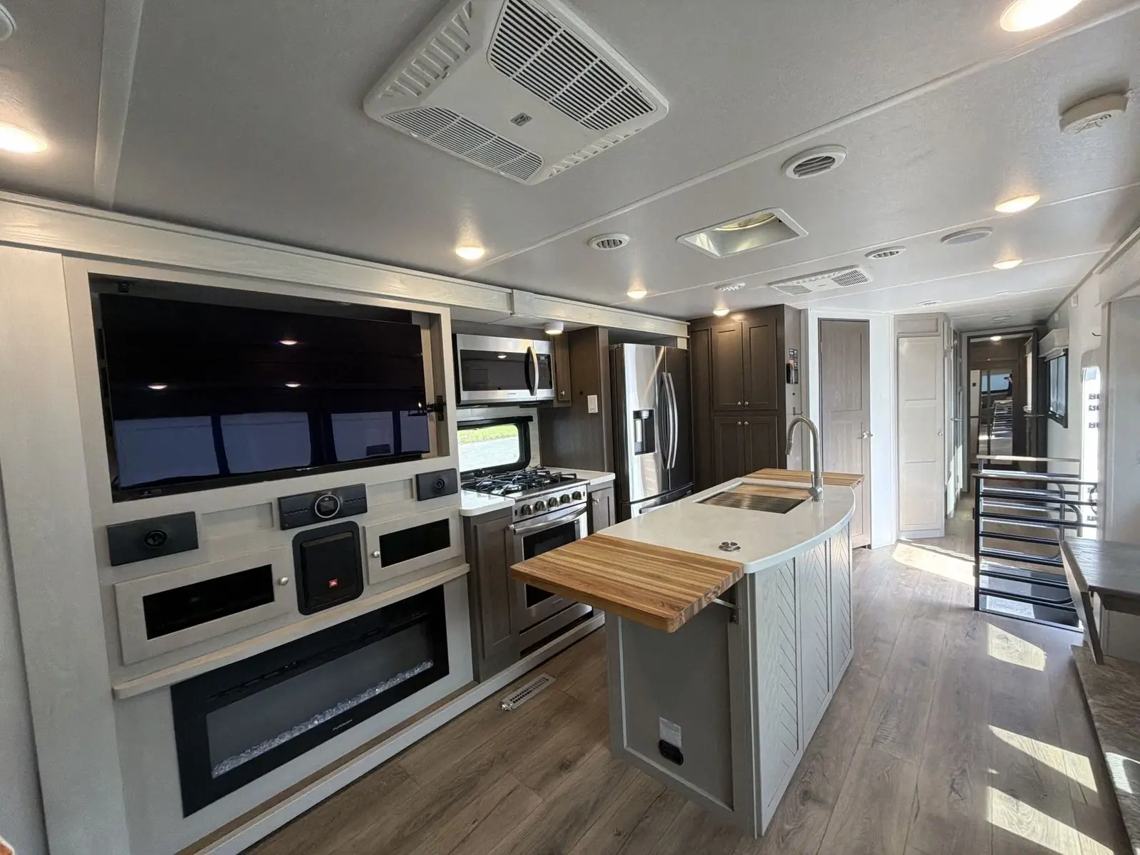 2023 Palomino RIVER RANCH