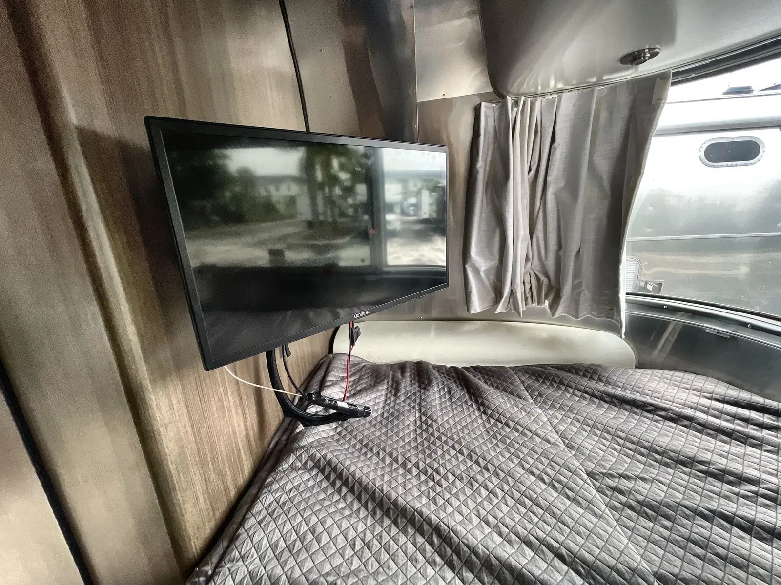 2024 Airstream Caravel