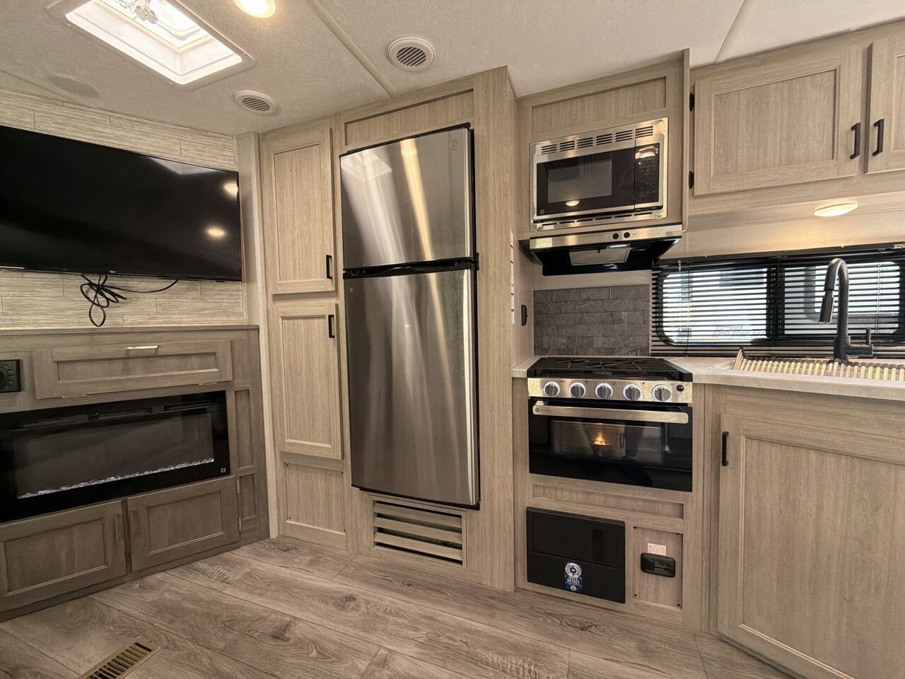 2024 Coachmen Catalina Legacy Edition