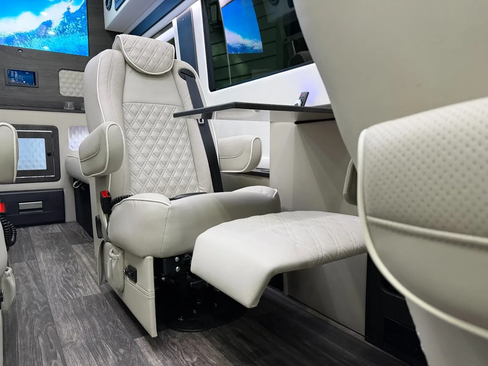 2026 Mercedes-Benz vDrive 10OB Luxury Transport
