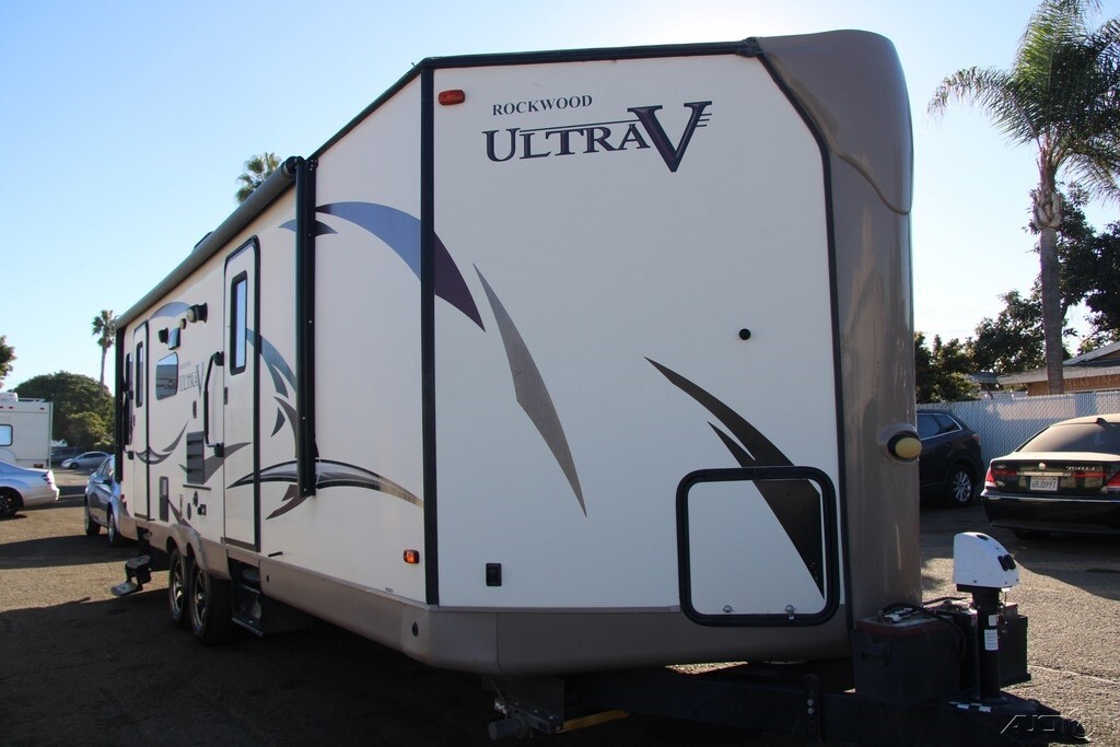 2018 Forest River Rockwood ultra V Travel Trailer Travel Trailer