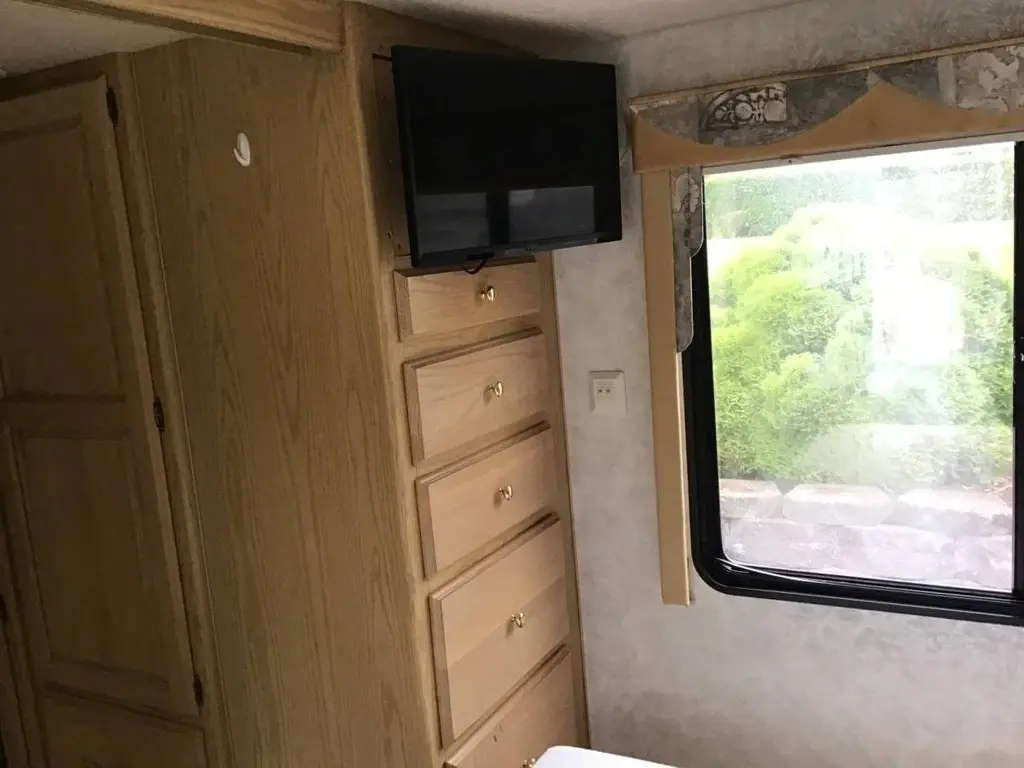 1998 Monaco Diplomat Motorized Class A