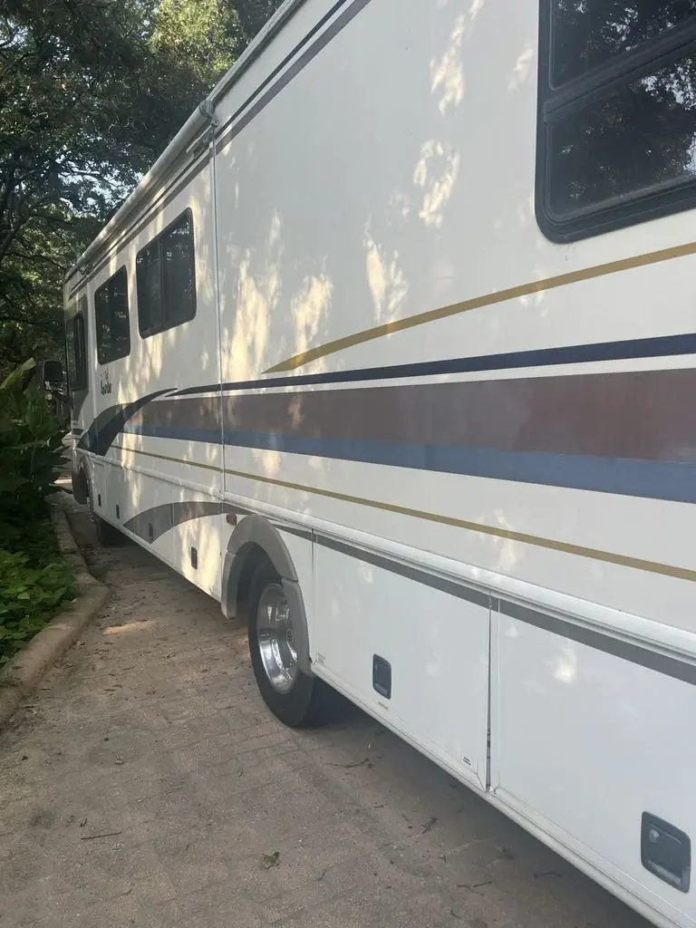 2000 Fleetwood Bounder Class A Motorhome