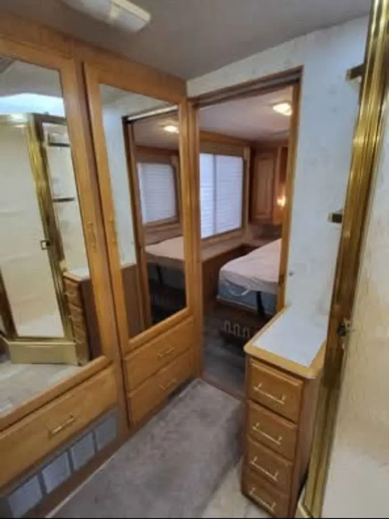 2000 Fleetwood Discovery Class A Motorhome