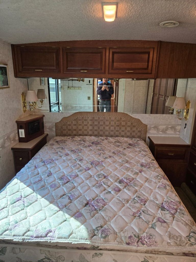 2001 Winnebago Journey Class A Motorhome