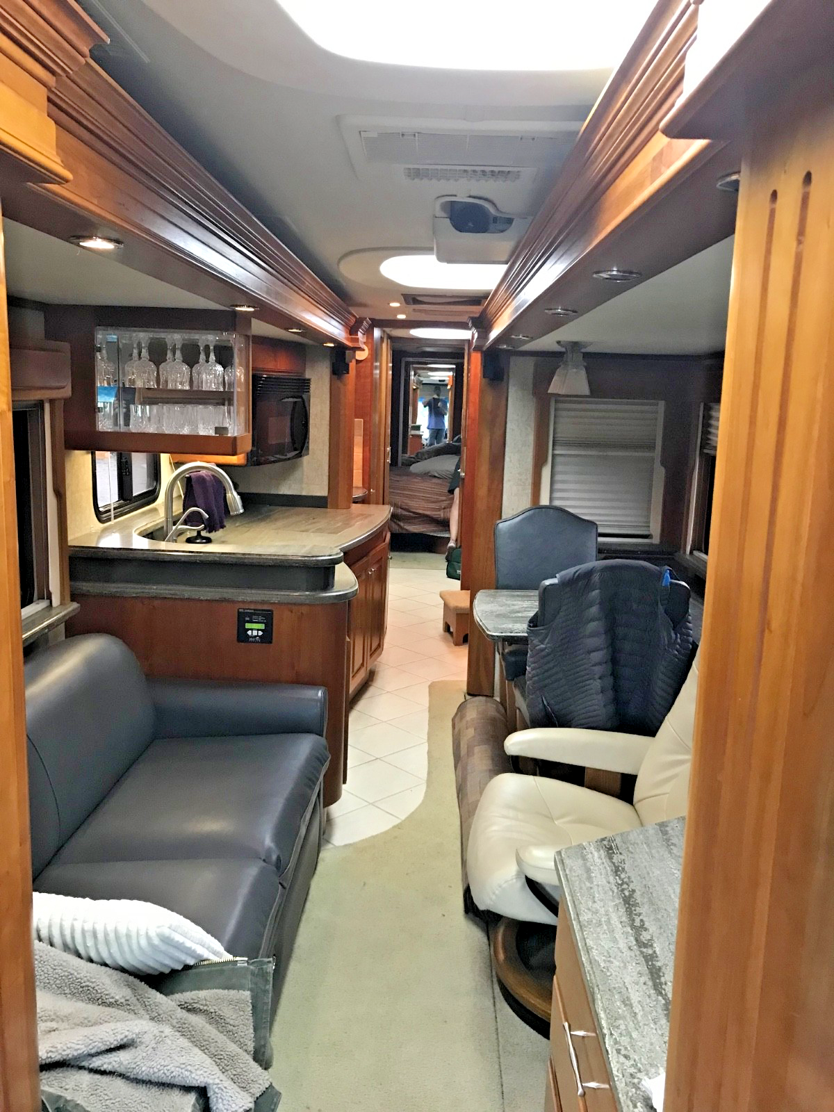 2004 Country Coach Magna “Chalet”