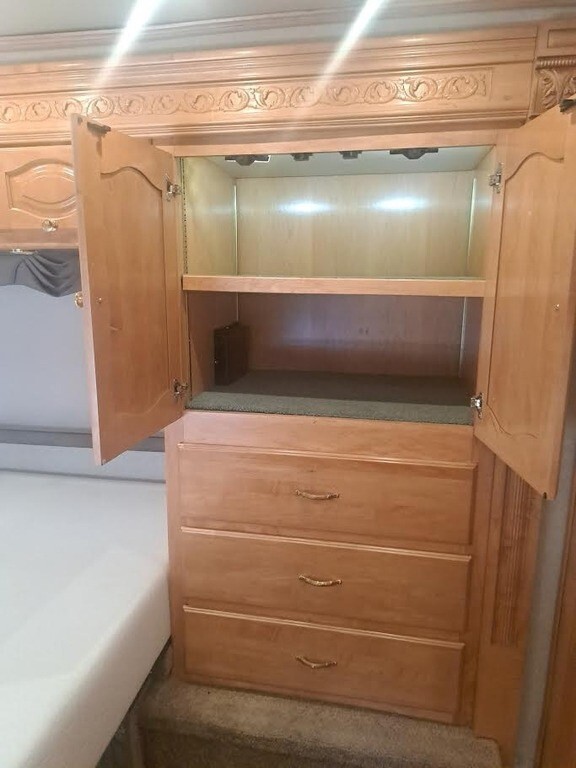 2004 Monaco Signature Motorized Class A