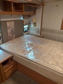 2005 Winnebago Adventurer Motorized Class A