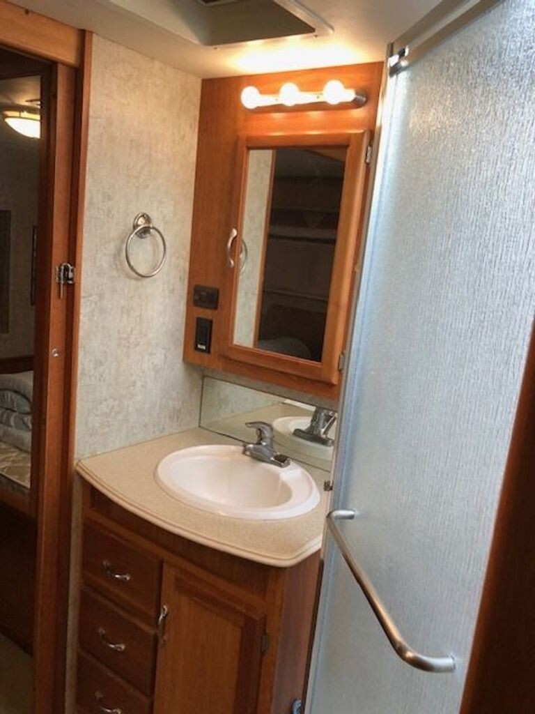 2006 National RV Dolphin Class A Motorhome
