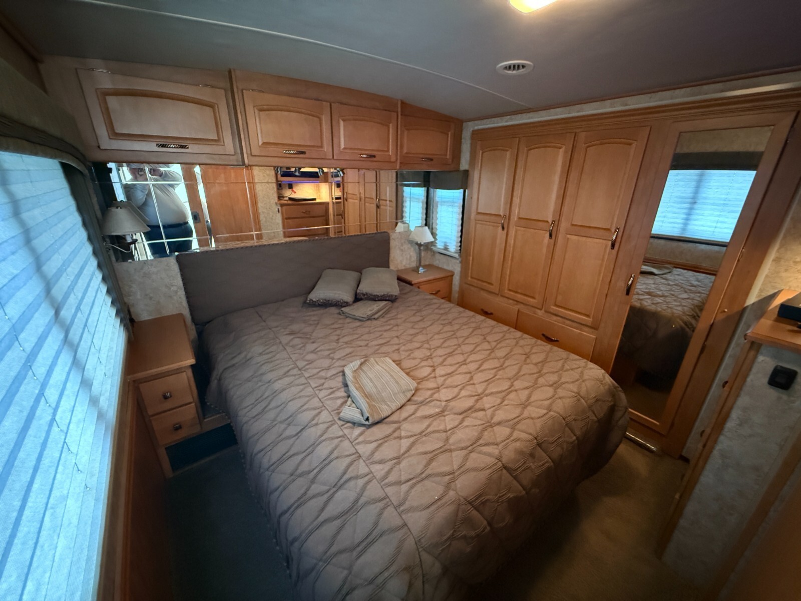 2006 Winnebago Meridian IKP-36SG