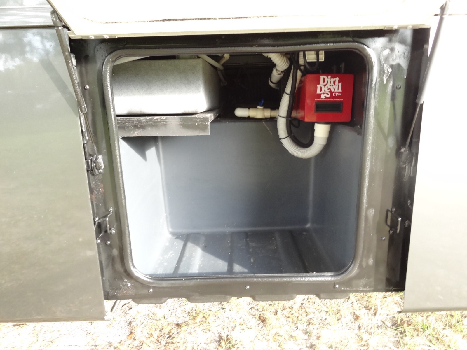 2007 Fleetwood EXPEDITION 38N CHAIR LIFT