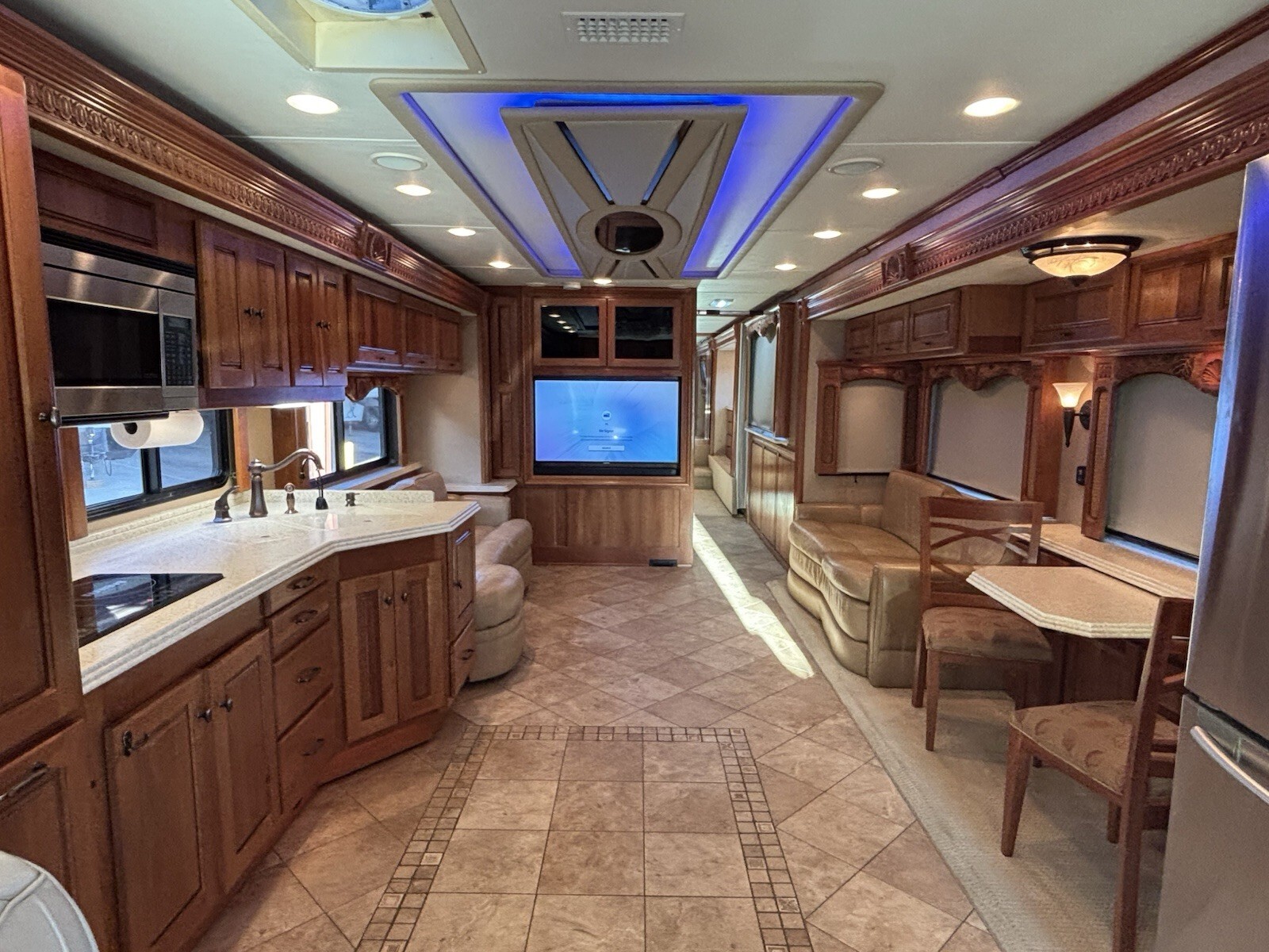 2008 Monaco Dynasty Squire IV