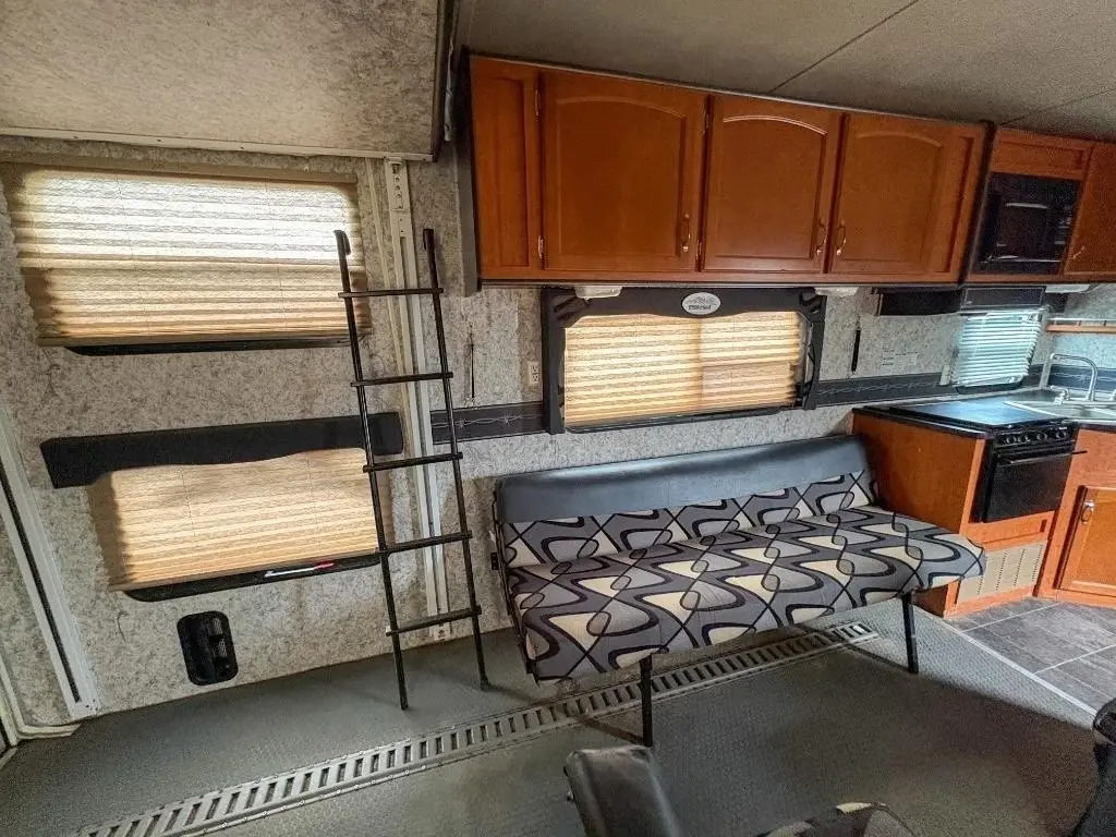 2009 WILDWOOD 27 FBSRV Toy Hauler - Travel Trailer