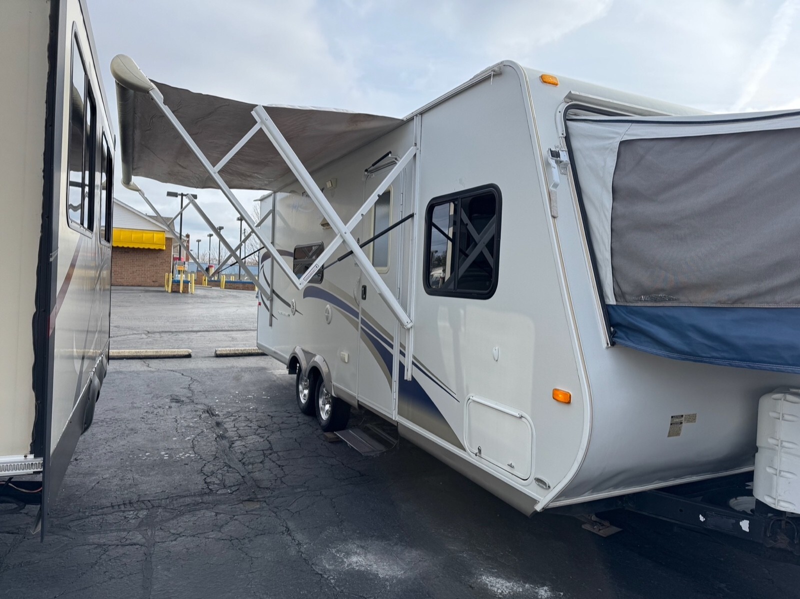 2010 Jayco JAY FEATHER EXP 23B TRAVEL TRAILER