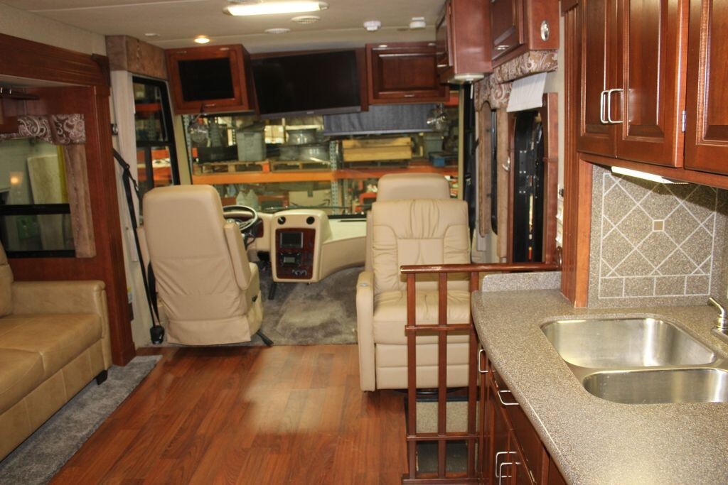 2011 Newmar Canyon Star Class A Motorhome