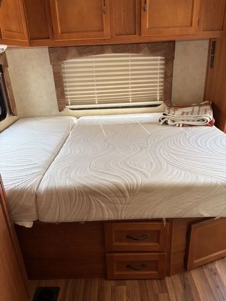 2012 Coachmen Freelander Class C Motorhome