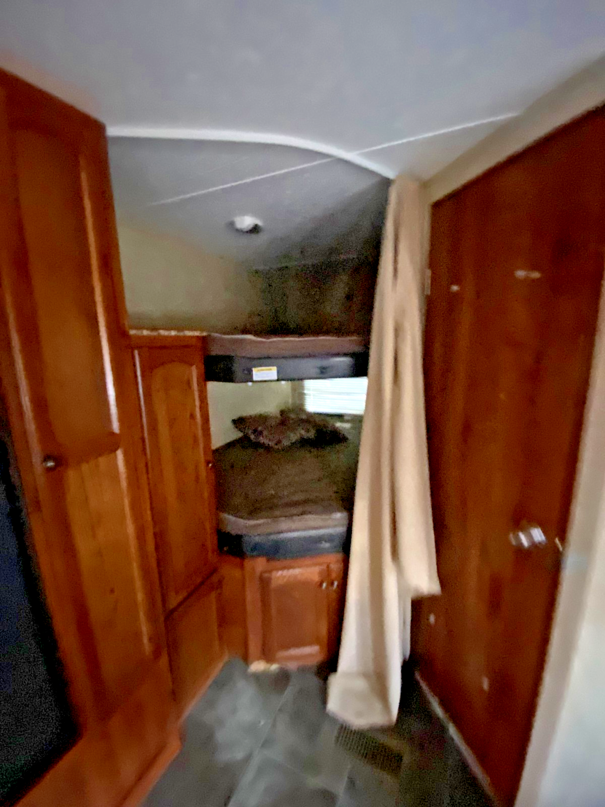 2015 Keystone Hideout 27 DBS Pull Behind