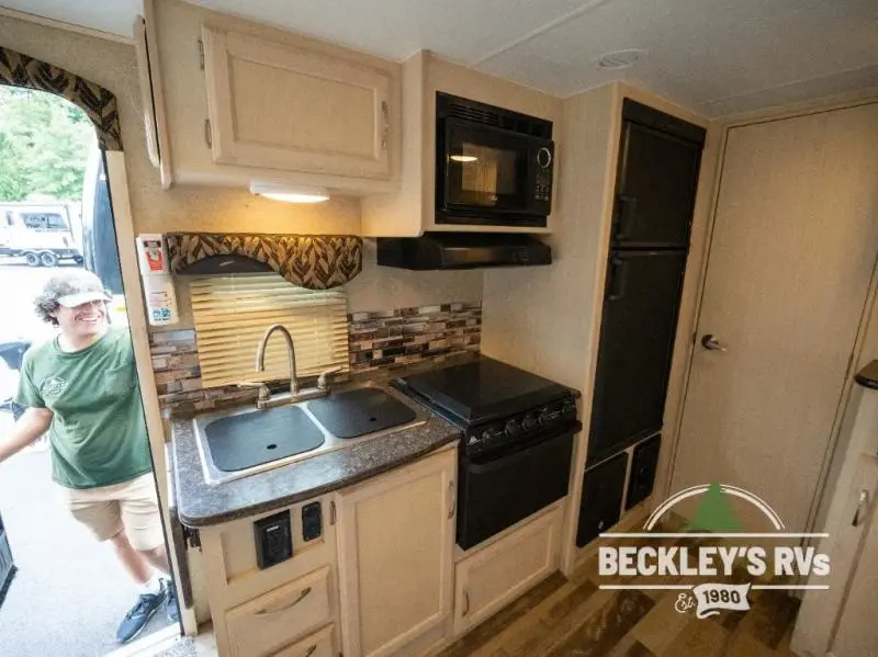 2017 Winnebago Micro Minnie Travel Trailer