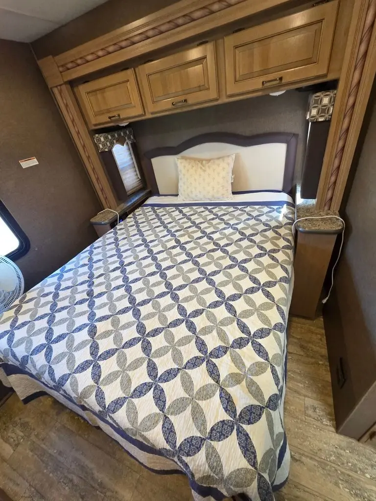2018 Thor Motor Coach Hurricane Class A Motorhome