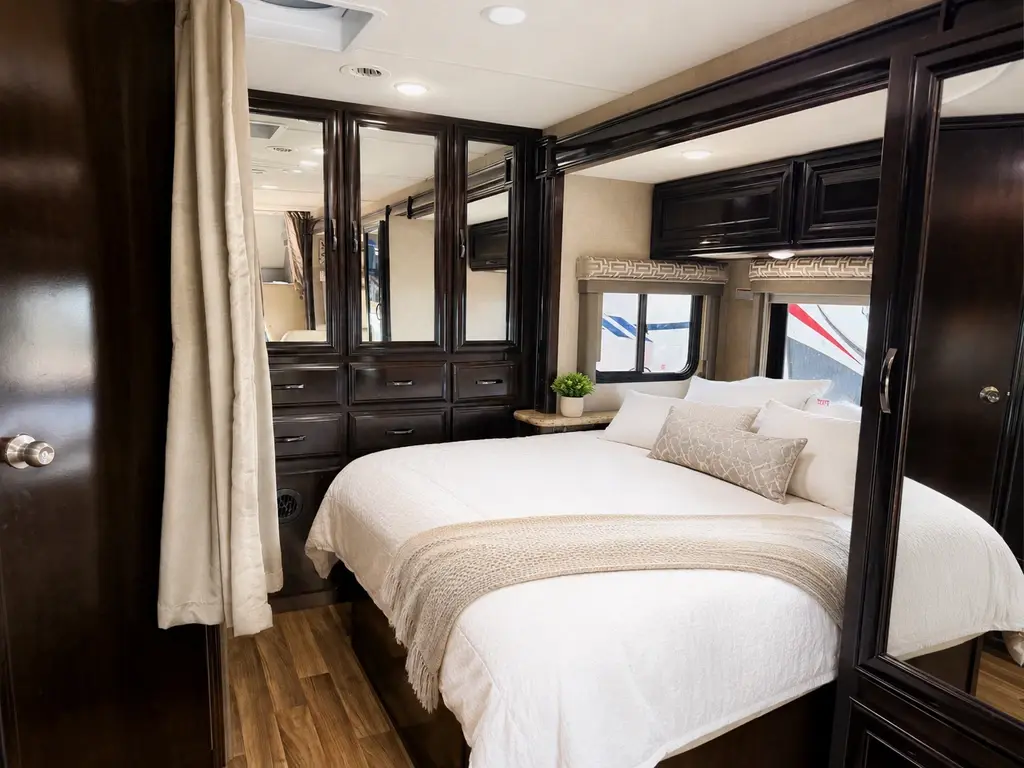 2018 Thor Motor Coach Quantum Class C Motorhome