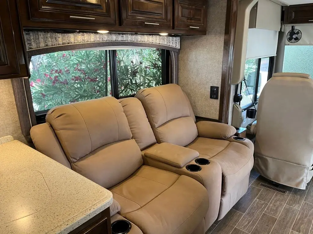 2020 Thor Motor Coach Miramar Class A Motorhome
