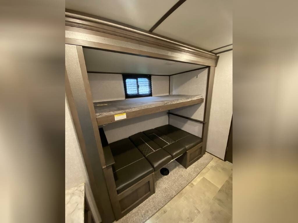 2021 Dutchmen Coleman Lantern Travel Trailer