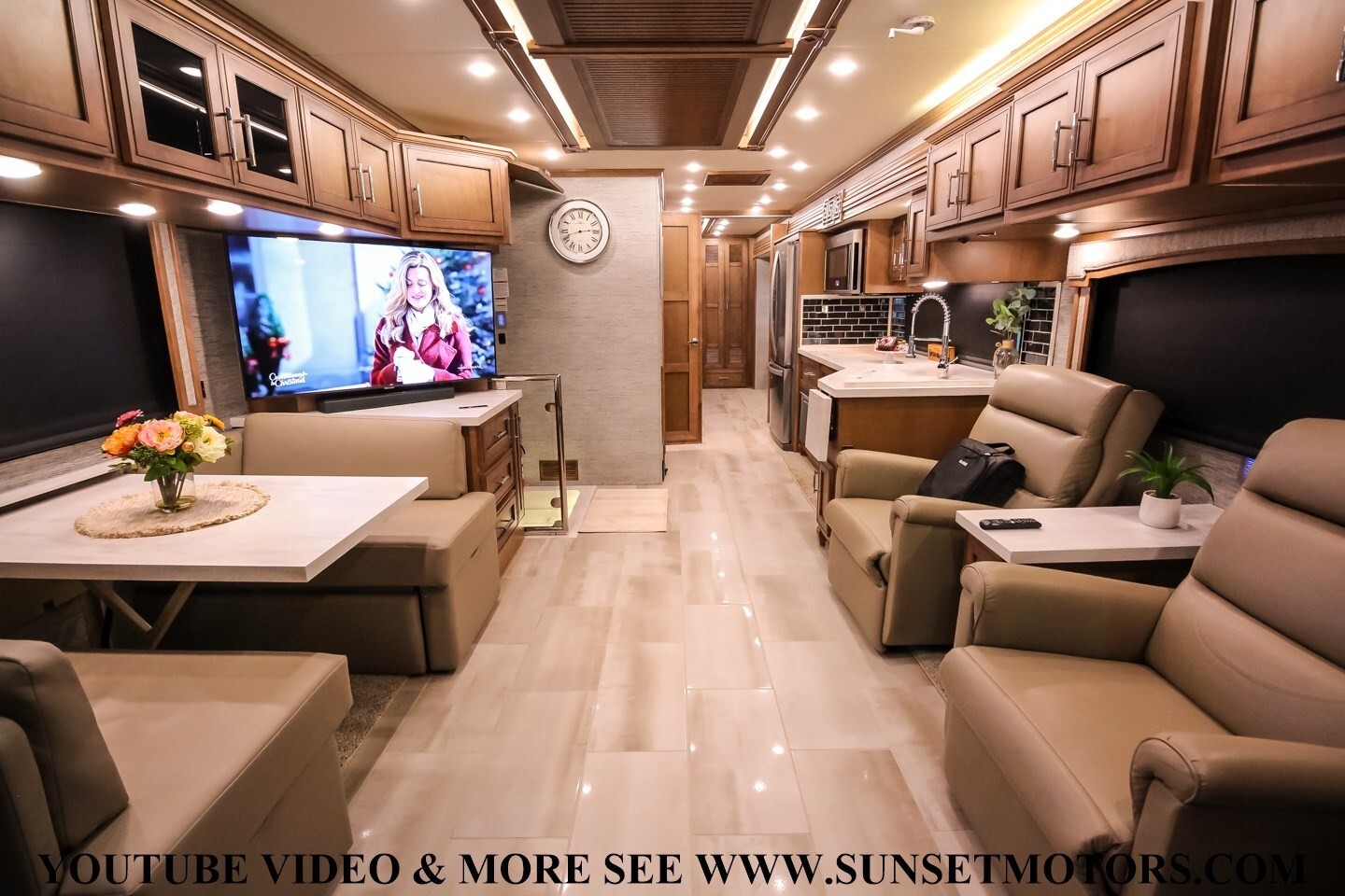 2022 WHITE NEWMAR SUPERSTAR