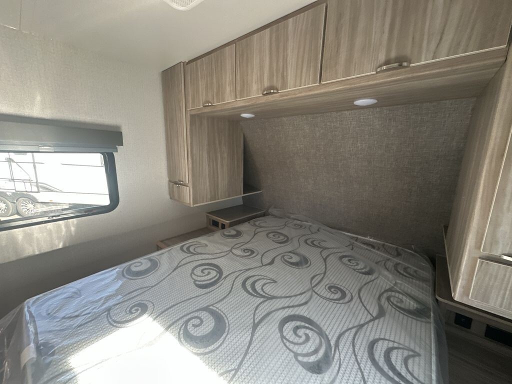 2022 Winnebago Minnie