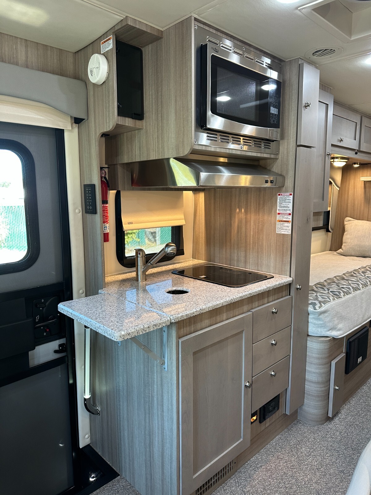 2023 Coach House Platinum III 250DT