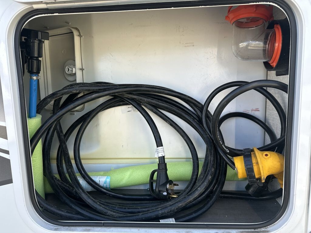 2023 Lance Lance Truck Camper